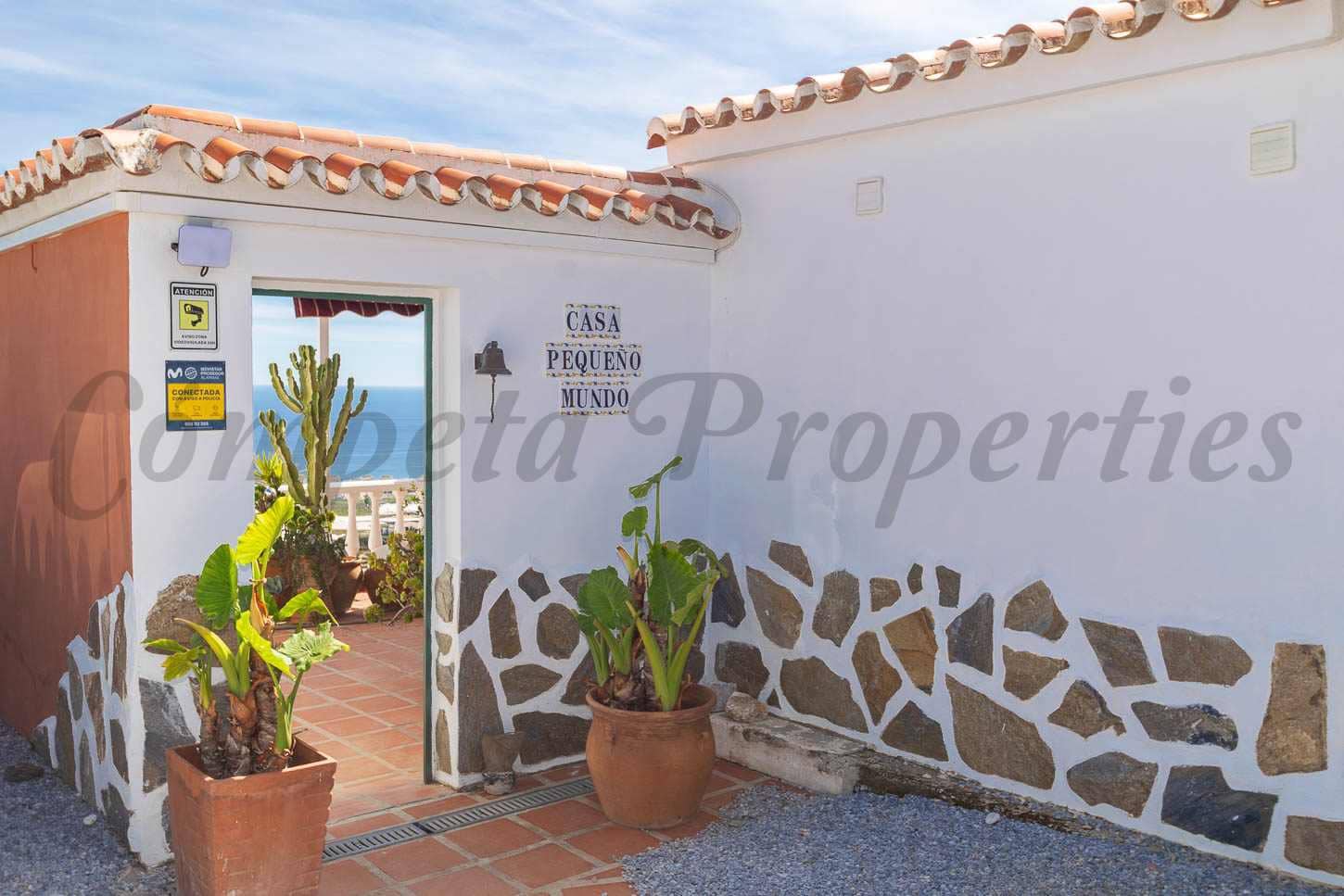 4 sypialnia Finka/Dom wiejski na sprzedaż w Torrox z basenem garażem - 520 000 € (Ref: 9793536)