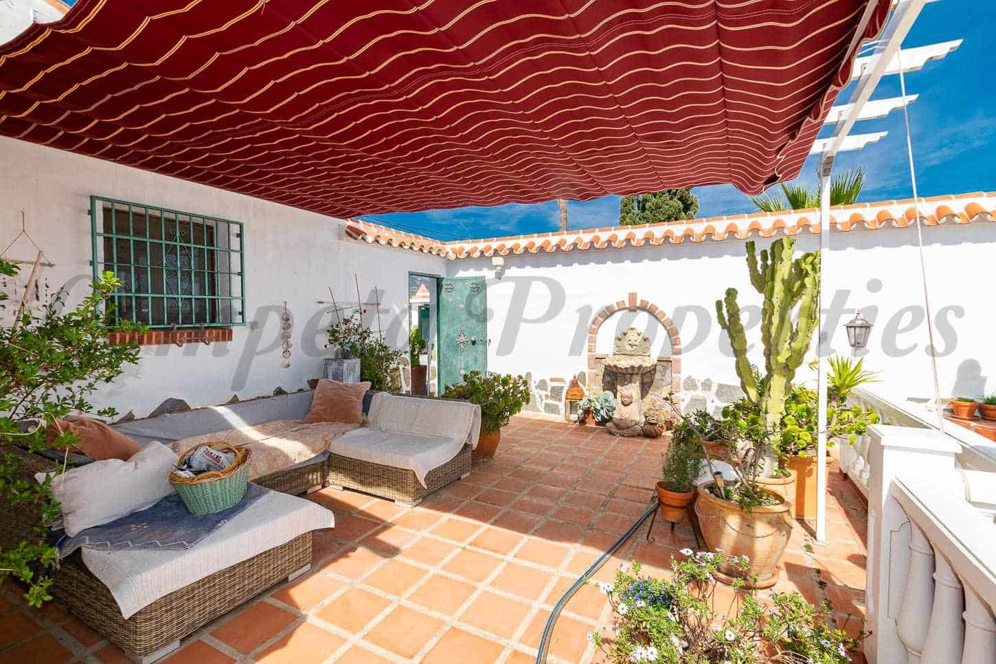 4 sypialnia Finka/Dom wiejski na sprzedaż w Torrox z basenem garażem - 520 000 € (Ref: 9793536)