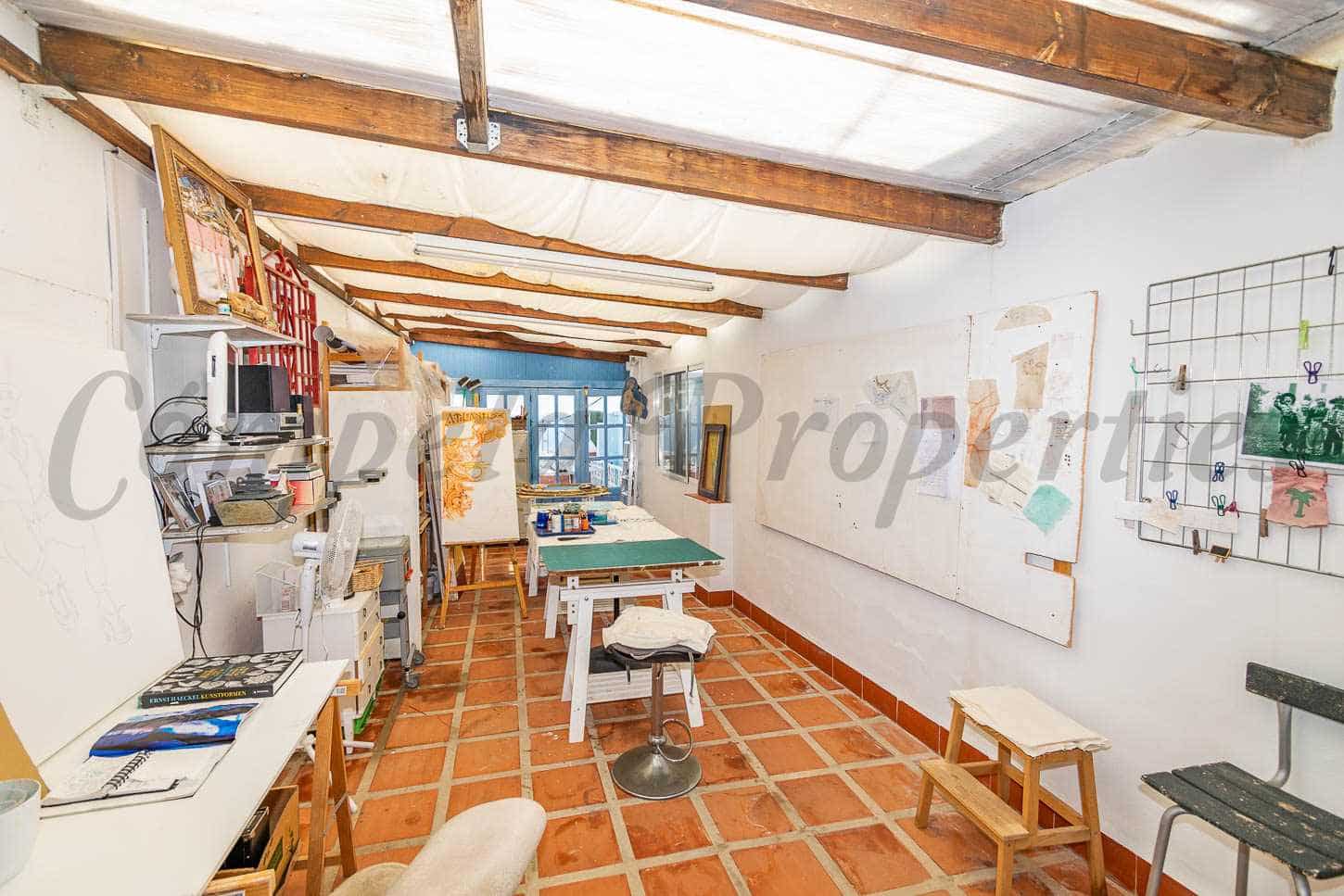 4 sypialnia Finka/Dom wiejski na sprzedaż w Torrox z basenem garażem - 520 000 € (Ref: 9793536)