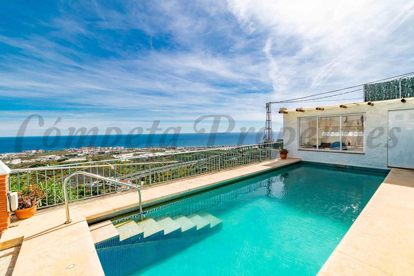 4 sypialnia Finka/Dom wiejski na sprzedaż w Torrox z basenem garażem - 520 000 € (Ref: 9793536)