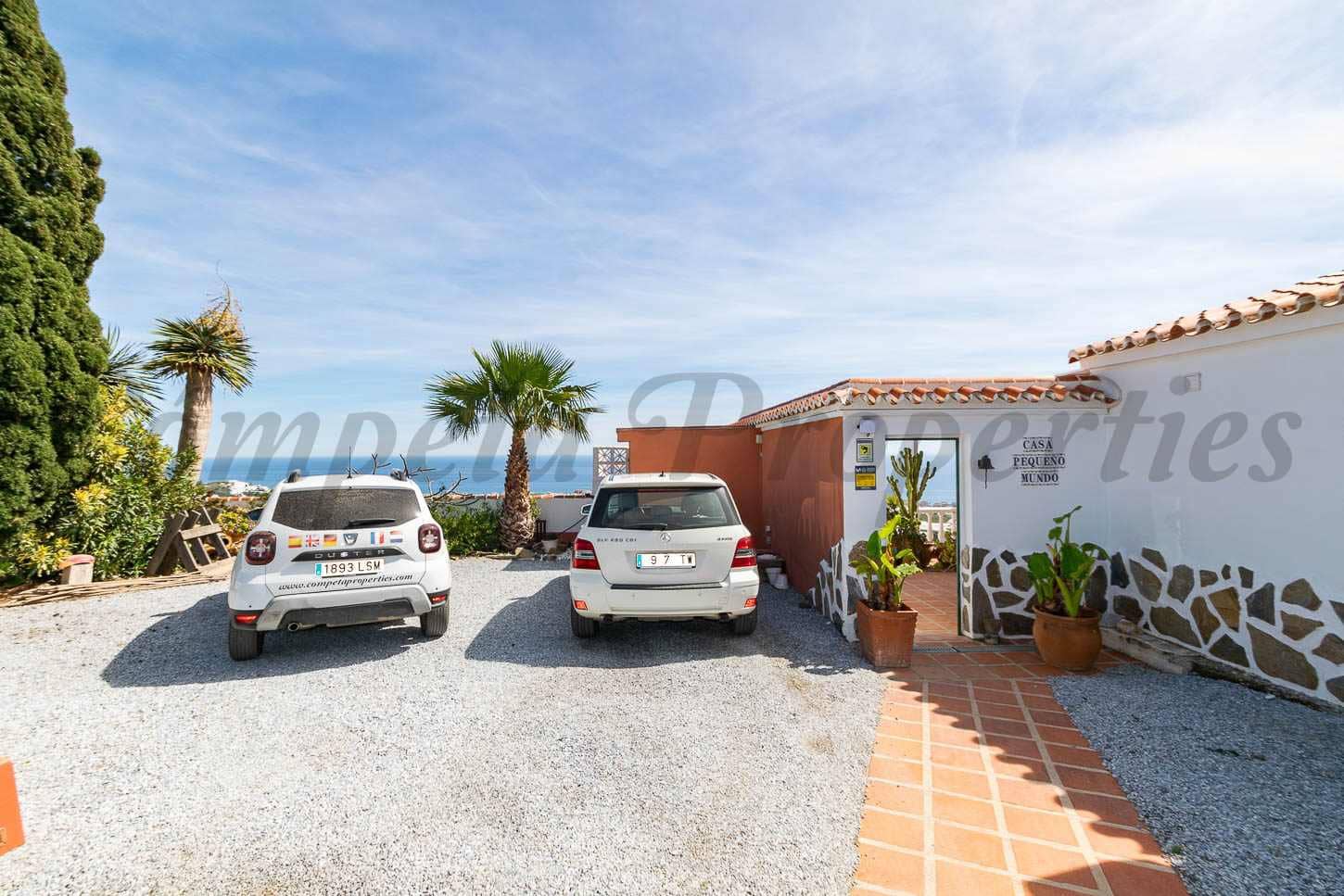 4 sypialnia Finka/Dom wiejski na sprzedaż w Torrox z basenem garażem - 520 000 € (Ref: 9793536)