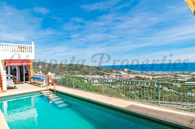 4 sypialnia Finka/Dom wiejski na sprzedaż w Torrox z basenem garażem - 520 000 € (Ref: 9793536)