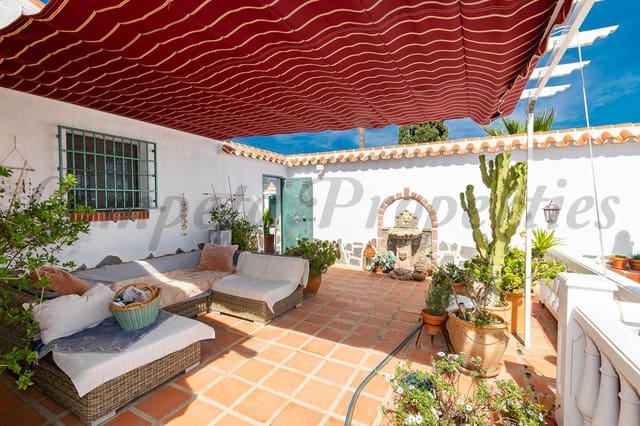 4 sypialnia Finka/Dom wiejski na sprzedaż w Torrox z basenem garażem - 520 000 € (Ref: 9793536)