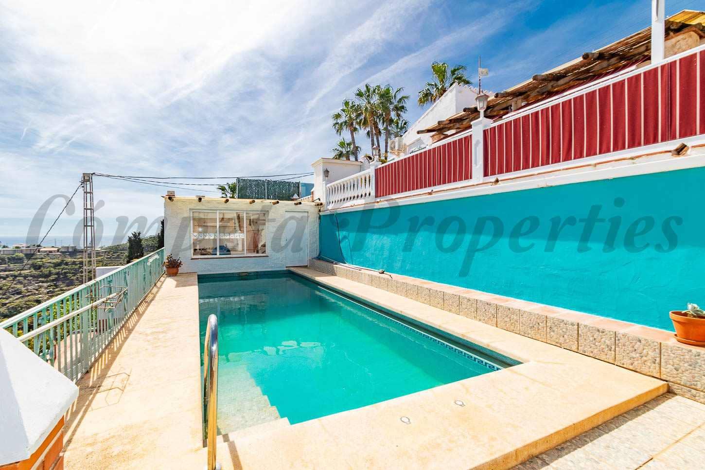 4 sypialnia Finka/Dom wiejski na sprzedaż w Torrox z basenem garażem - 520 000 € (Ref: 9793536)