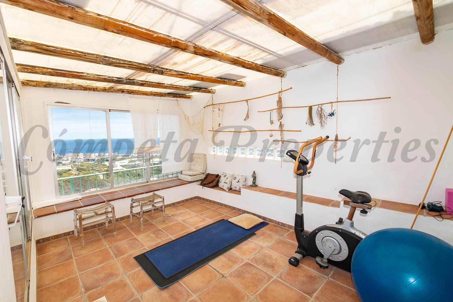 4 sypialnia Finka/Dom wiejski na sprzedaż w Torrox z basenem garażem - 520 000 € (Ref: 9793536)