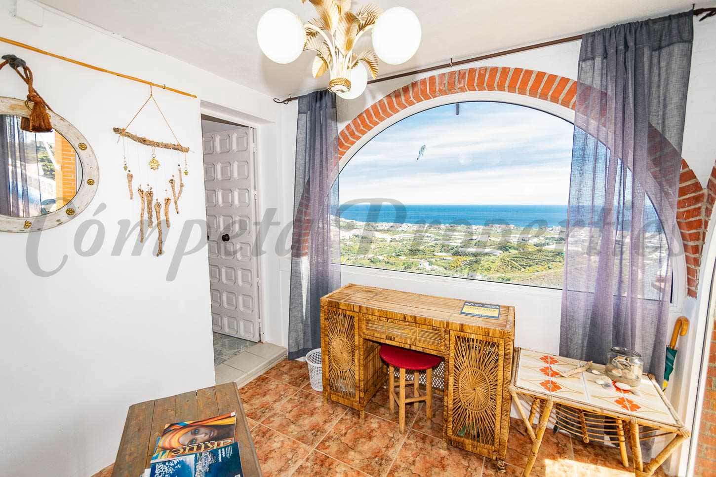 4 sypialnia Finka/Dom wiejski na sprzedaż w Torrox z basenem garażem - 520 000 € (Ref: 9793536)