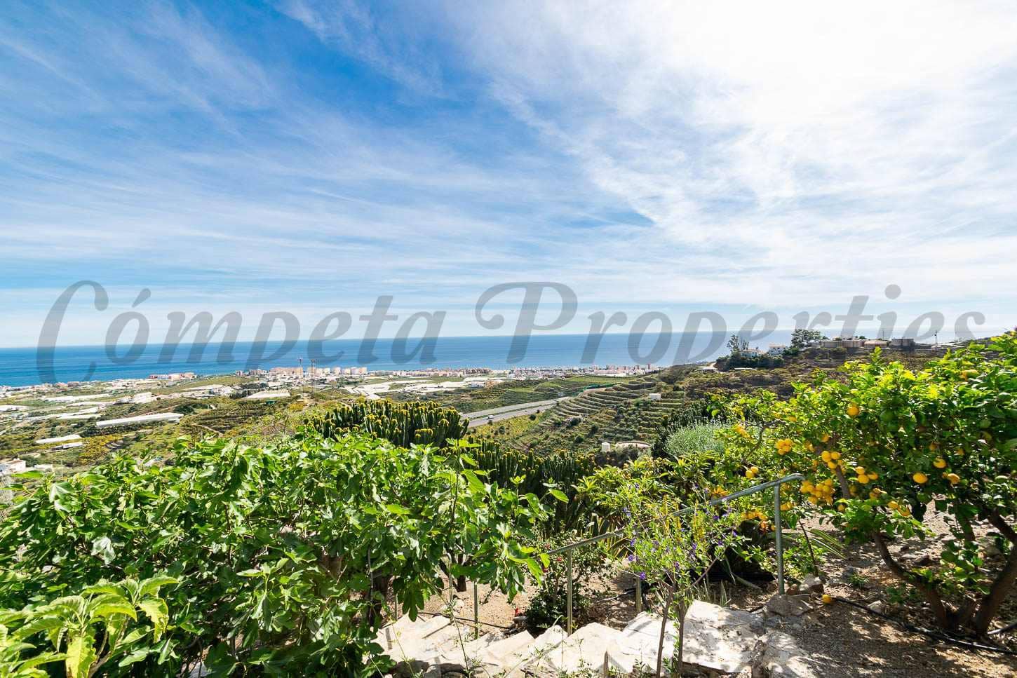 4 sypialnia Finka/Dom wiejski na sprzedaż w Torrox z basenem garażem - 520 000 € (Ref: 9793536)