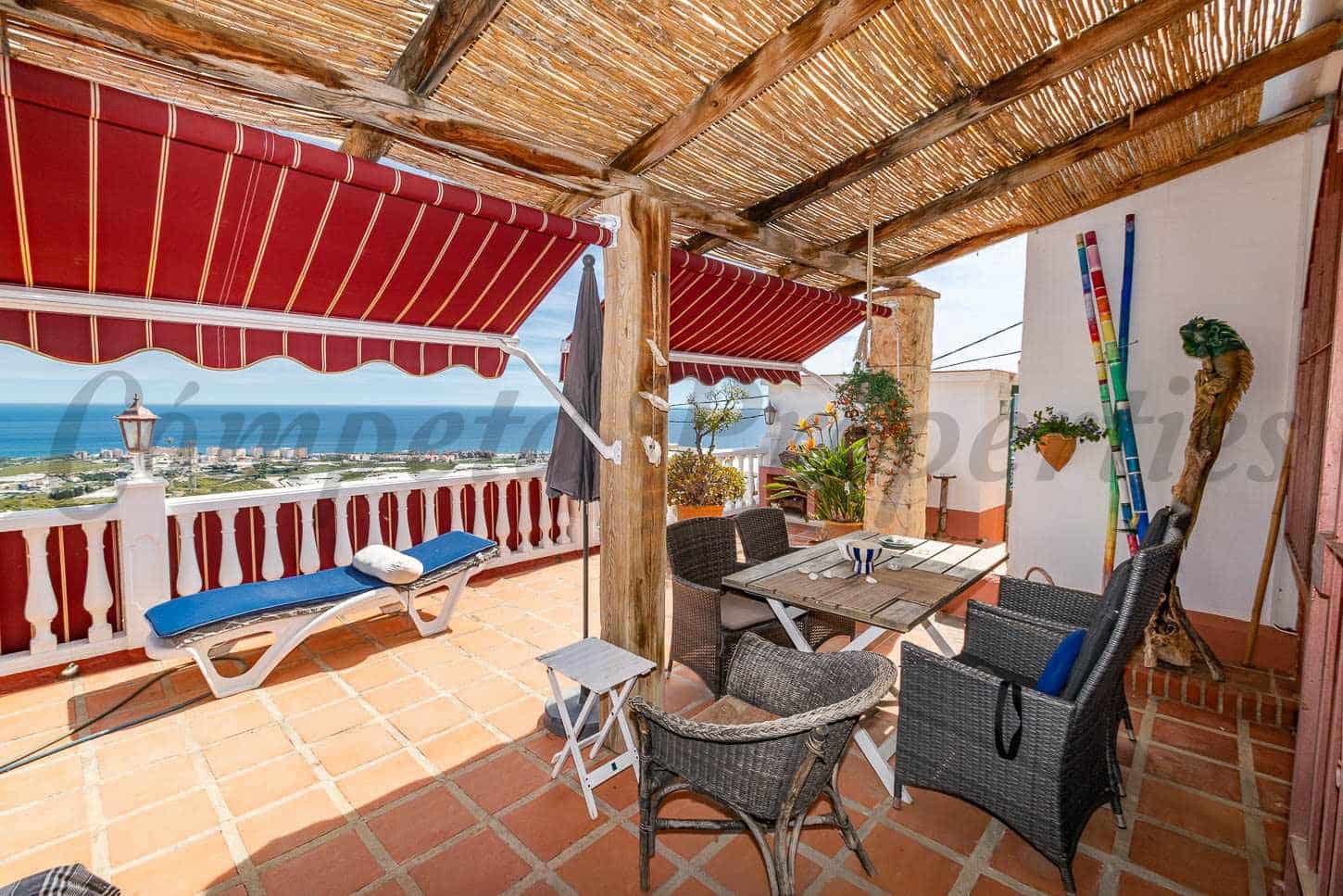 4 sypialnia Finka/Dom wiejski na sprzedaż w Torrox z basenem garażem - 520 000 € (Ref: 9793536)