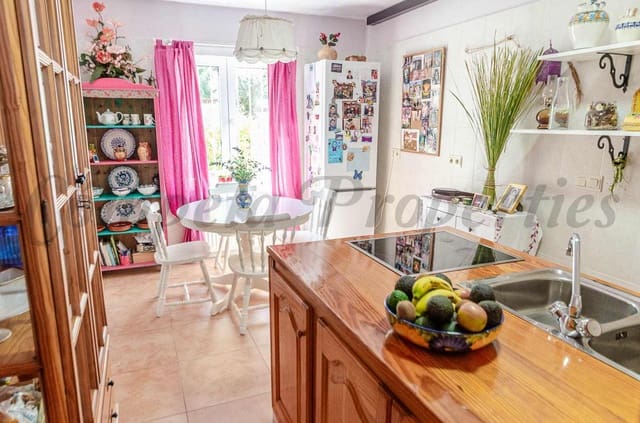 4 Zimmer Villa zu verkaufen in Cómpeta mit Pool Garage - 599.000 € (Ref: 9795187)