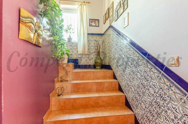 4 Zimmer Villa zu verkaufen in Cómpeta mit Pool Garage - 599.000 € (Ref: 9795187)