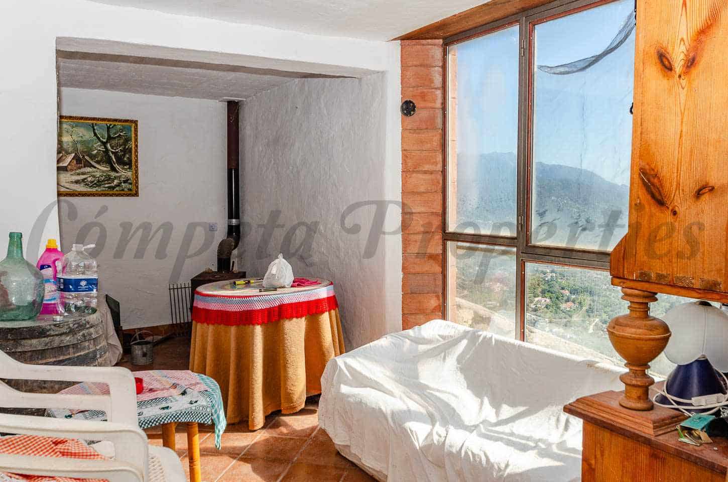 5 bedroom Finca/Country House for sale in Competa - € 187,000 (Ref: 9795583)