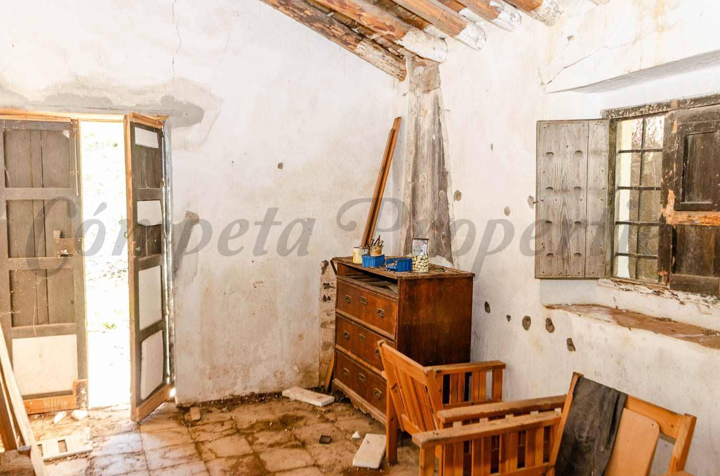 5 bedroom Finca/Country House for sale in Competa - € 187,000 (Ref: 9795583)