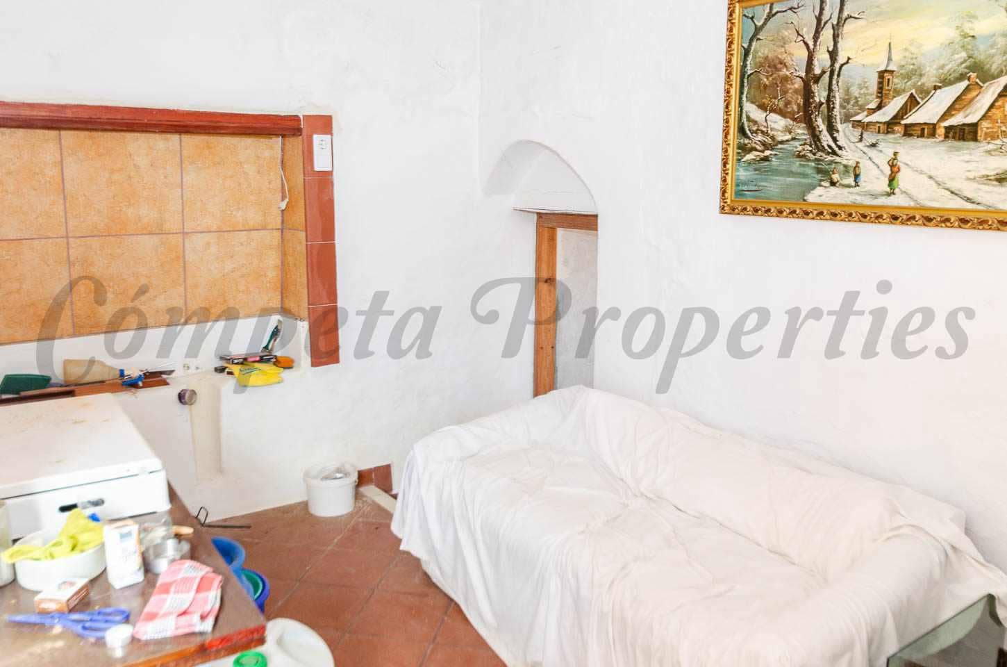 5 bedroom Finca/Country House for sale in Competa - € 187,000 (Ref: 9795583)
