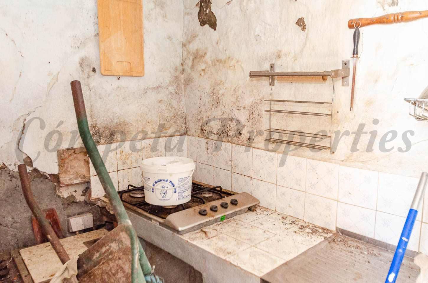 5 bedroom Finca/Country House for sale in Competa - € 187,000 (Ref: 9795583)