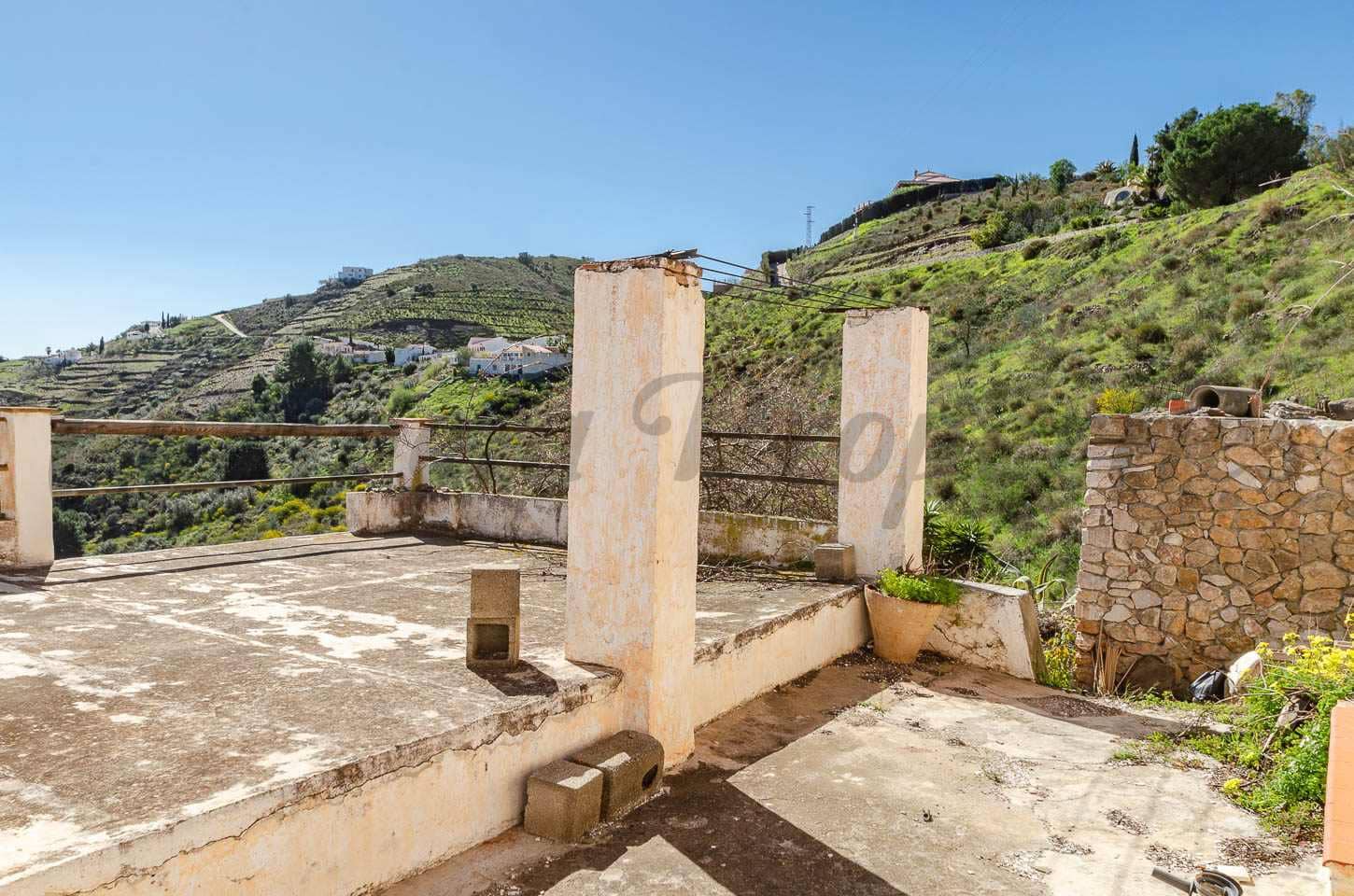 5 bedroom Finca/Country House for sale in Competa - € 187,000 (Ref: 9795583)