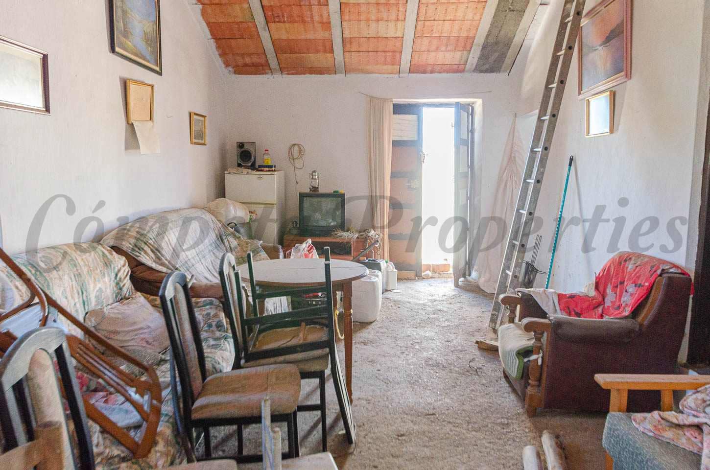 5 bedroom Finca/Country House for sale in Competa - € 187,000 (Ref: 9795583)