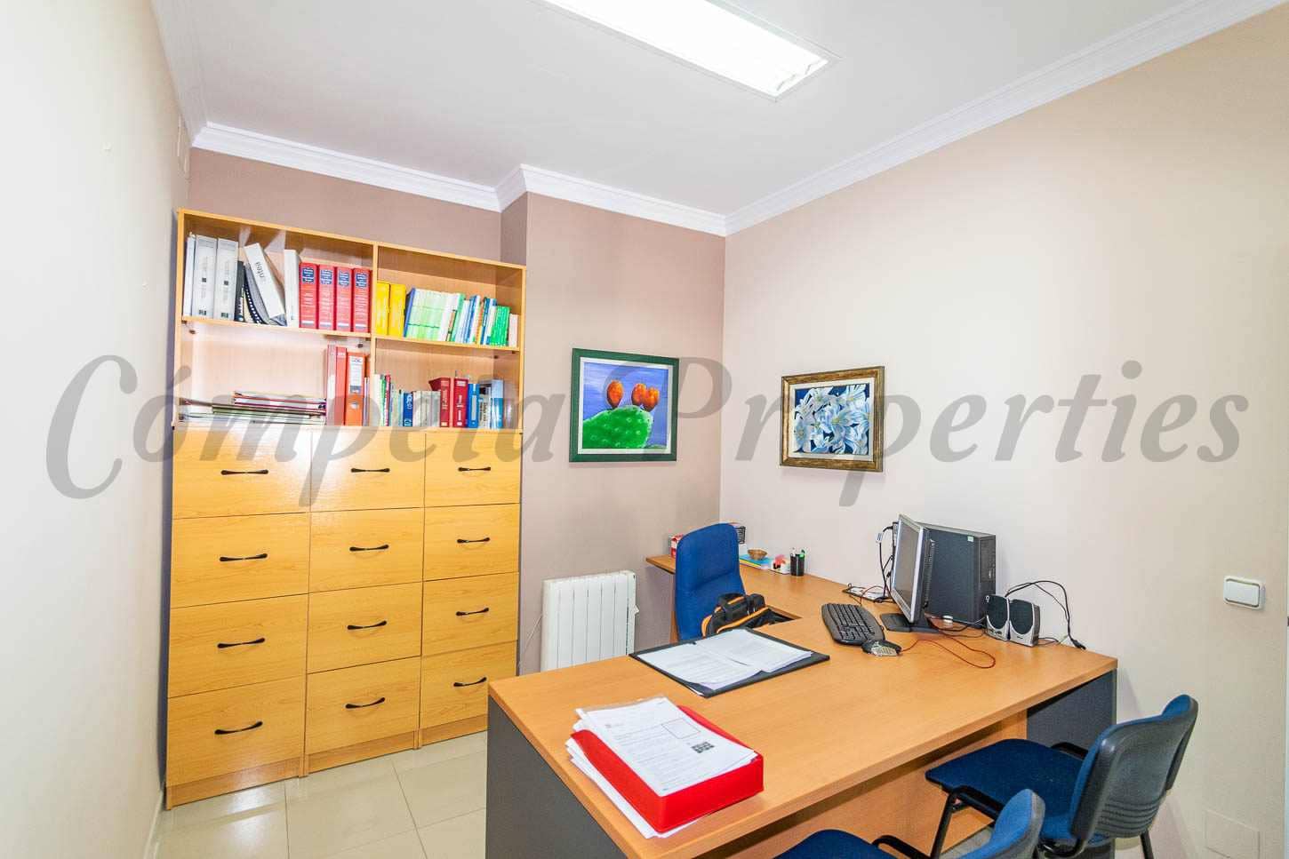 Komercyjne na sprzedaż w Torrox - 199 000 € (Ref: 9795685)