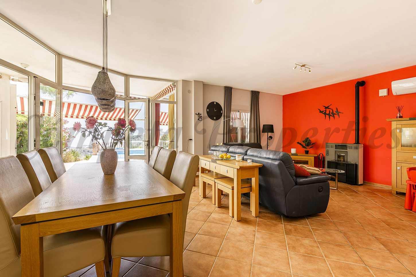 6 Zimmer Finca/Landgut zu verkaufen in Sayalonga mit Pool Garage - 699.000 € (Ref: 9814696)