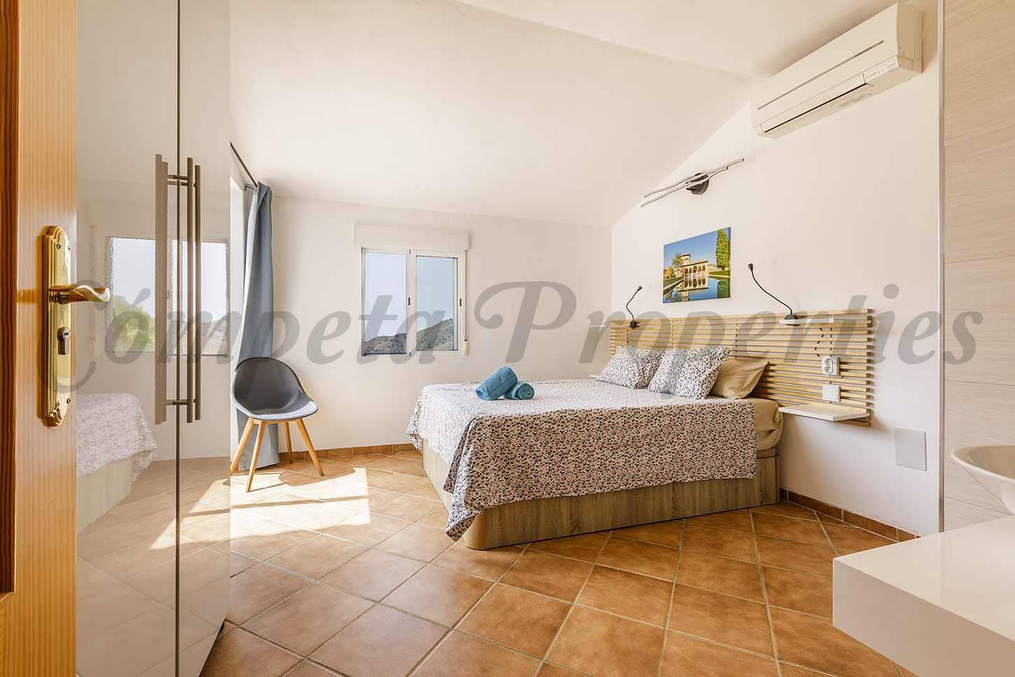6 Zimmer Finca/Landgut zu verkaufen in Sayalonga mit Pool Garage - 699.000 € (Ref: 9814696)