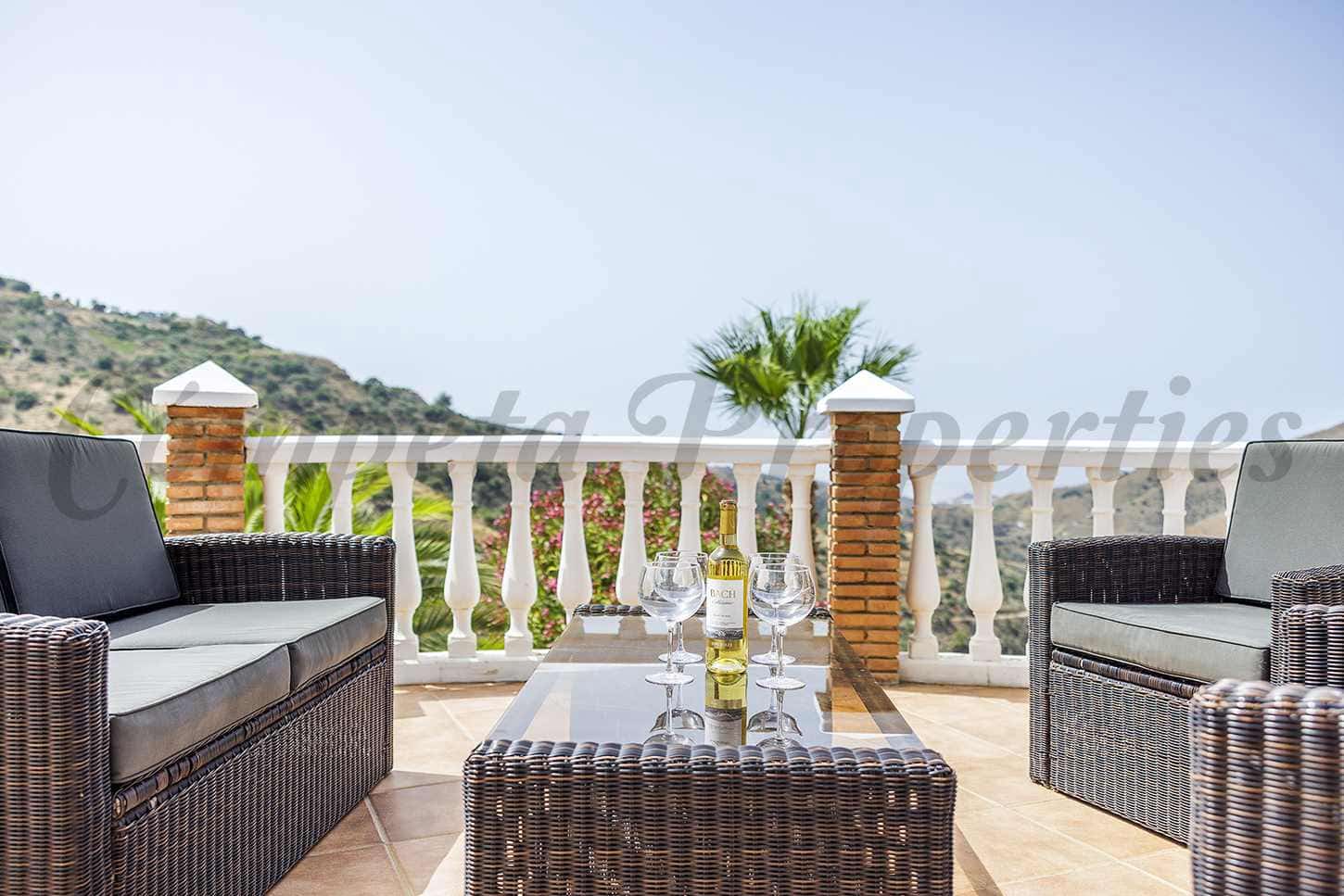 6 Zimmer Finca/Landgut zu verkaufen in Sayalonga mit Pool Garage - 699.000 € (Ref: 9814696)