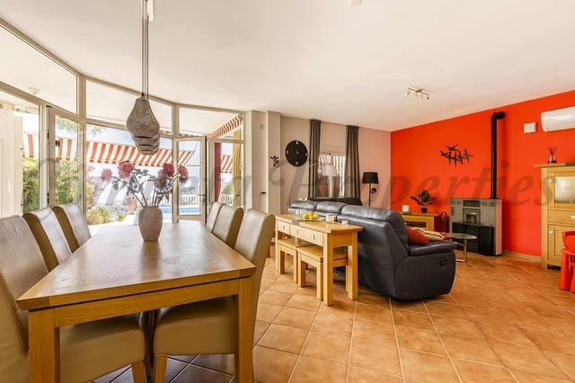 6 Zimmer Finca/Landgut zu verkaufen in Sayalonga mit Pool Garage - 699.000 € (Ref: 9814696)