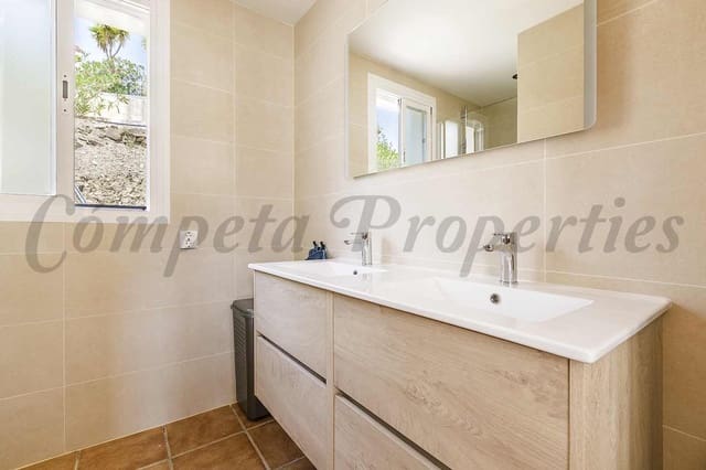 6 Zimmer Finca/Landgut zu verkaufen in Sayalonga mit Pool Garage - 699.000 € (Ref: 9814696)