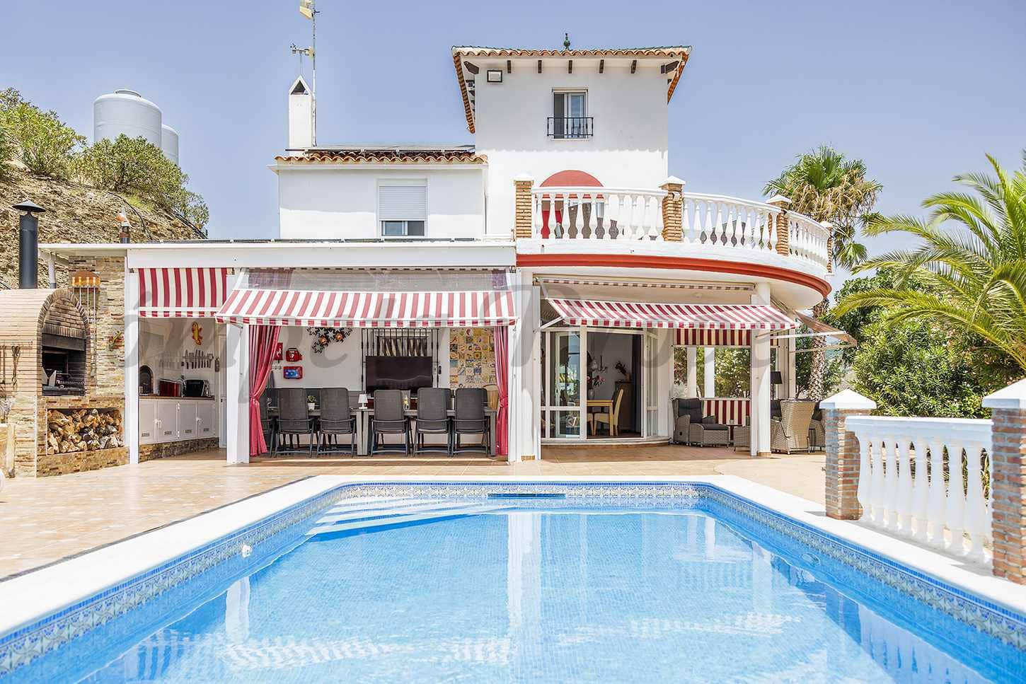 6 Zimmer Finca/Landgut zu verkaufen in Sayalonga mit Pool Garage - 699.000 € (Ref: 9814696)