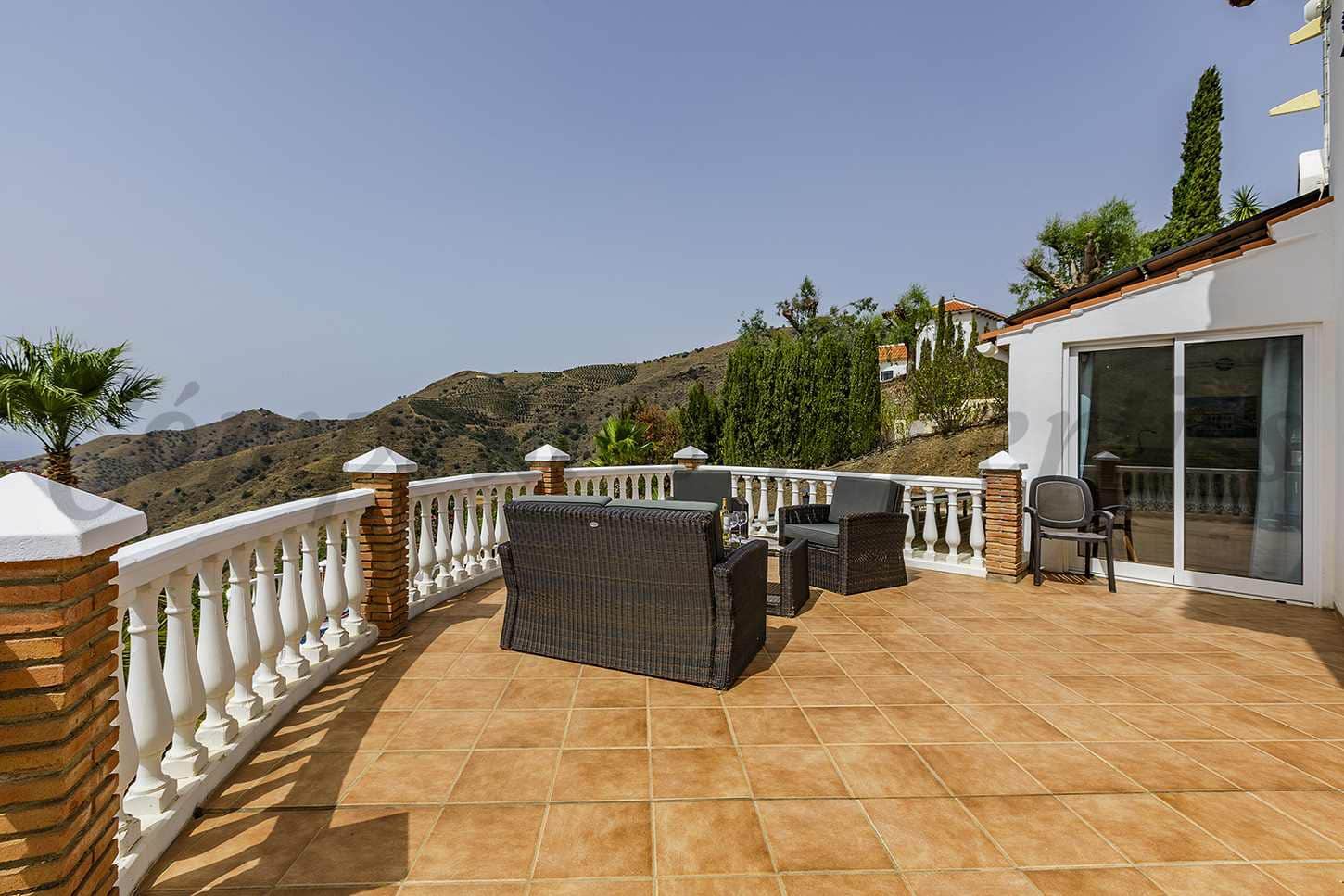 6 Zimmer Finca/Landgut zu verkaufen in Sayalonga mit Pool Garage - 699.000 € (Ref: 9814696)