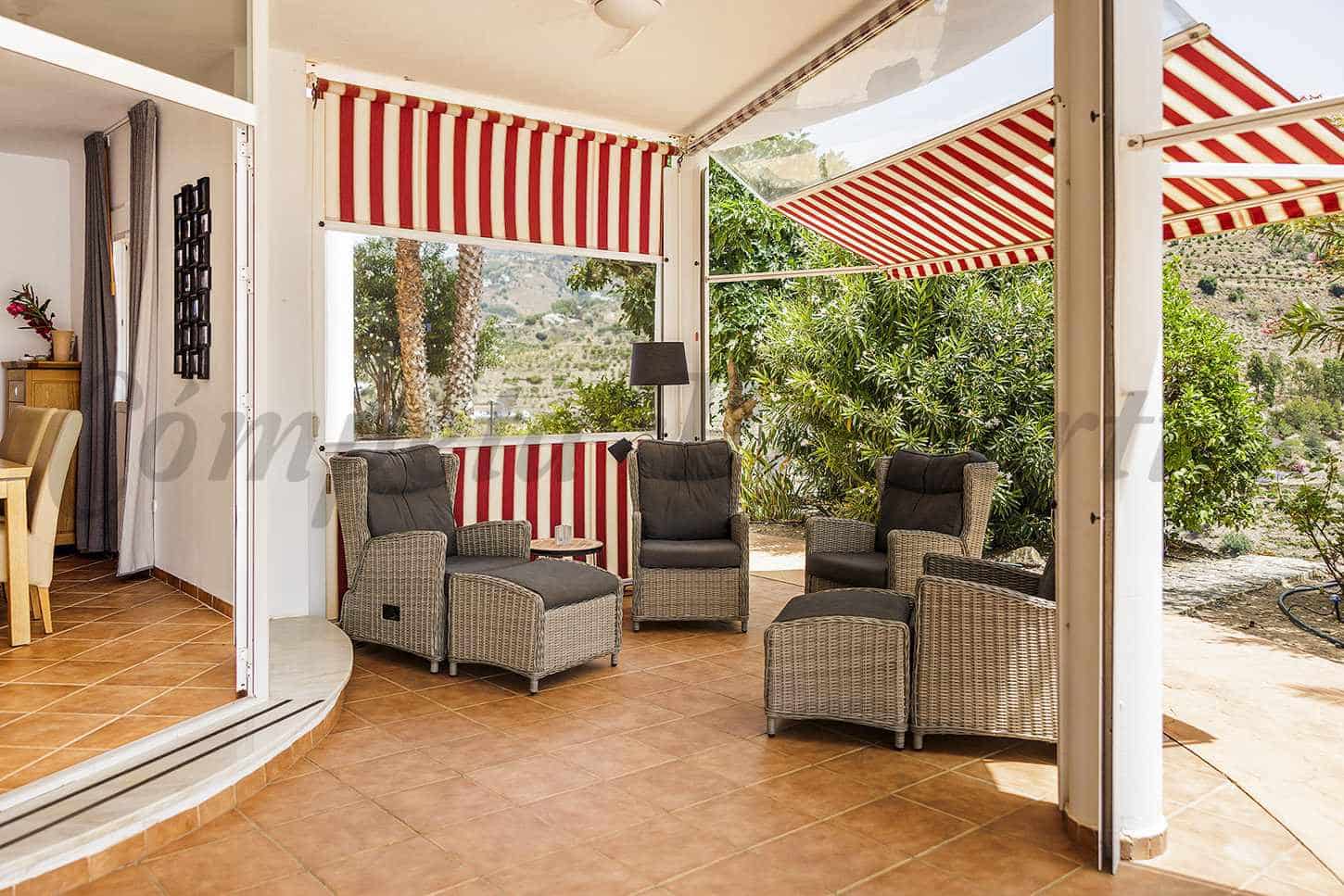 6 Zimmer Finca/Landgut zu verkaufen in Sayalonga mit Pool Garage - 699.000 € (Ref: 9814696)
