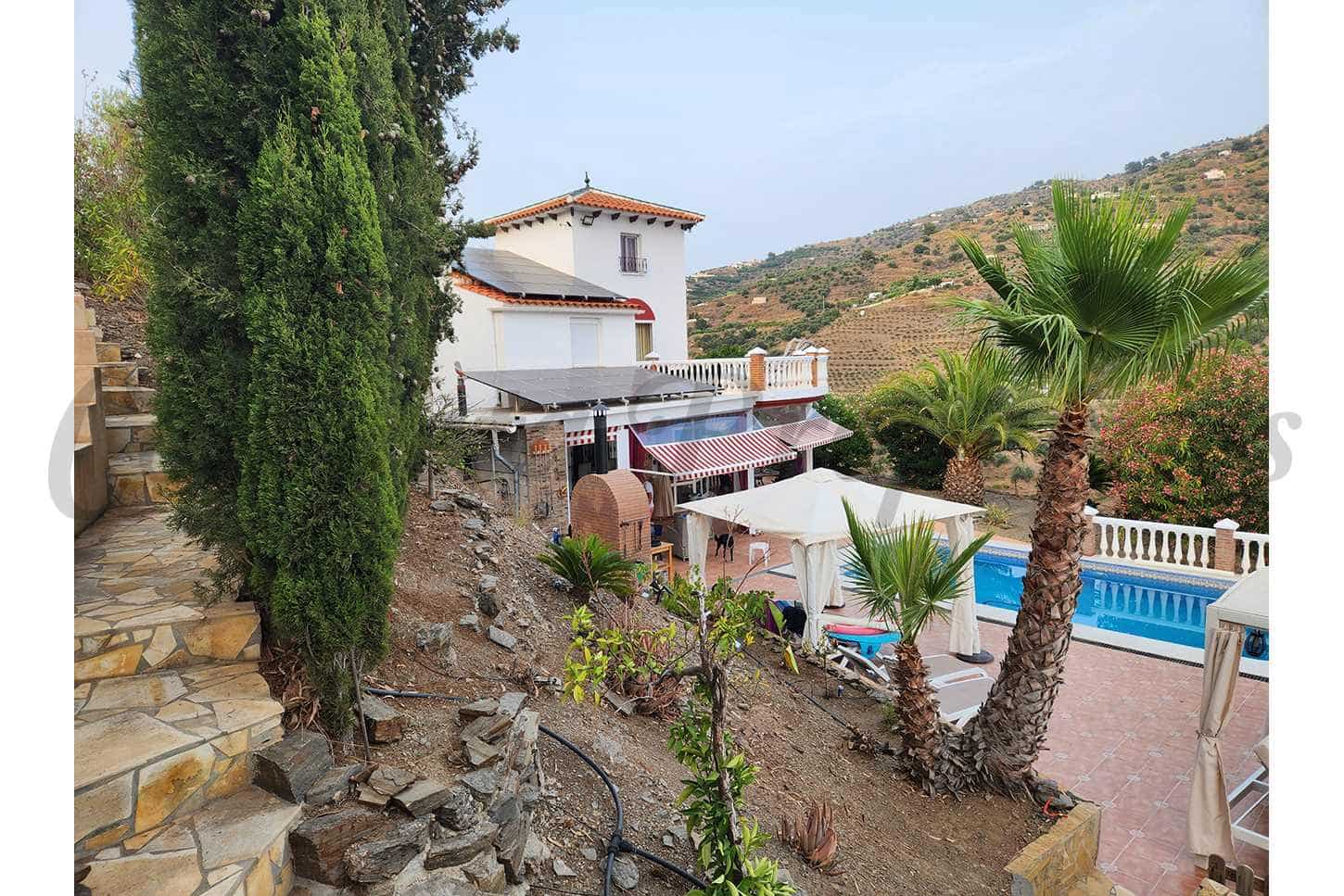 6 Zimmer Finca/Landgut zu verkaufen in Sayalonga mit Pool Garage - 699.000 € (Ref: 9814696)
