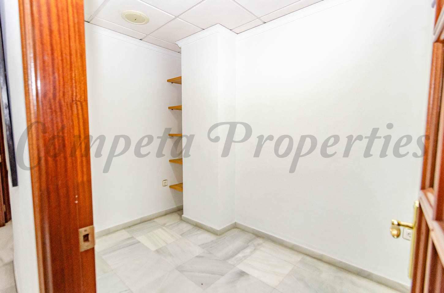 Kommersiell til leie i Competa - € 220 (Ref: 9838459)