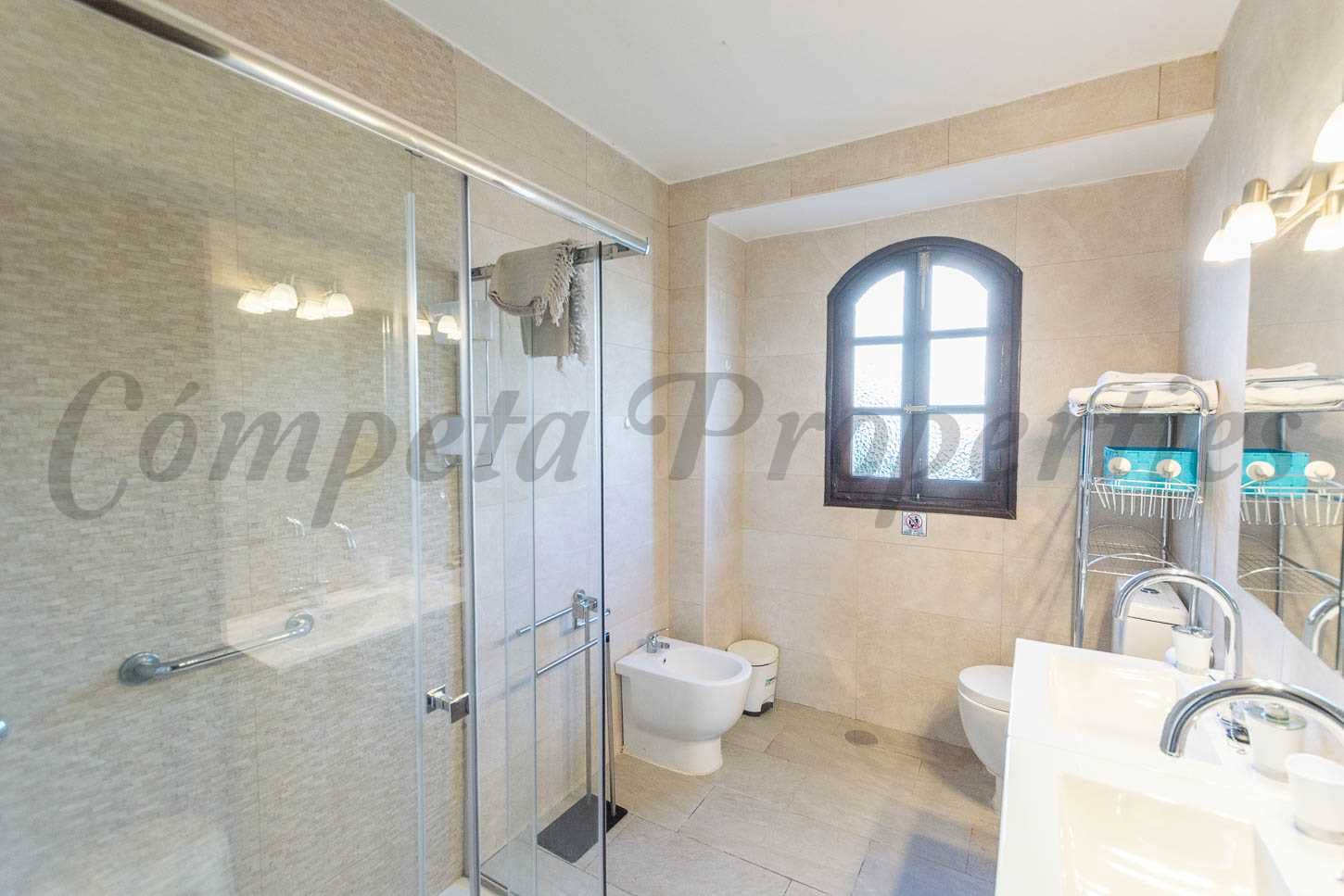 2 bedroom Townhouse for holiday rental in Nerja with pool - € 1,200 (Ref: 9848274)