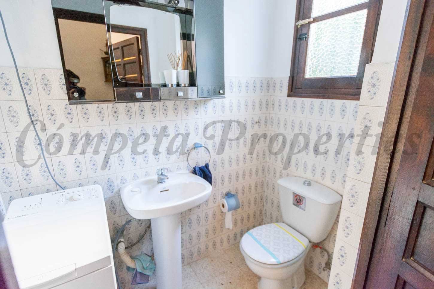 2 bedroom Townhouse for holiday rental in Nerja with pool - € 1,200 (Ref: 9848274)