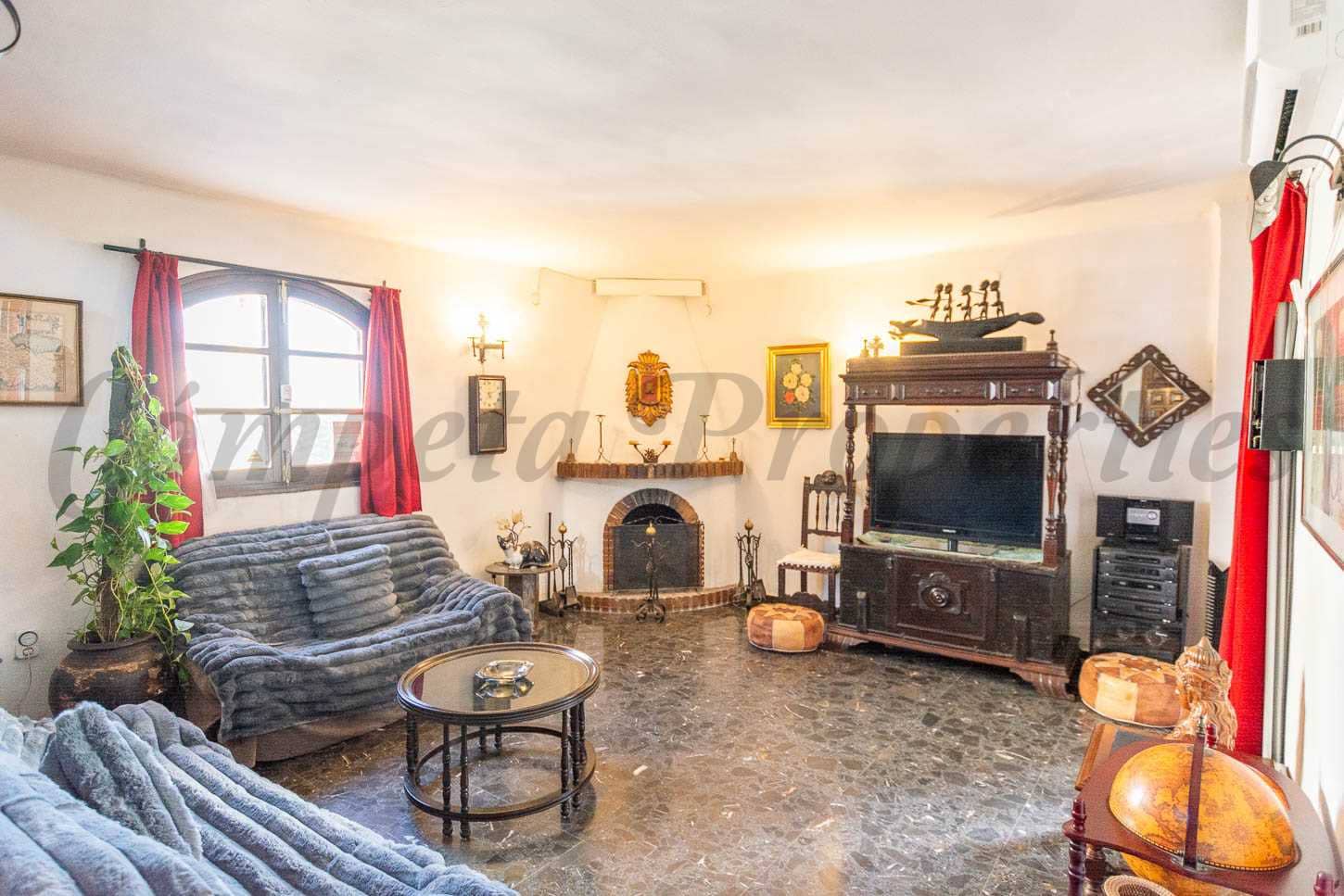 2 bedroom Townhouse for holiday rental in Nerja with pool - € 1,200 (Ref: 9848274)