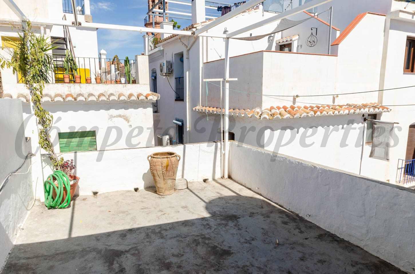 5 soveværelse Byhus til salg i Competa - € 157.000 (Ref: 9855923)