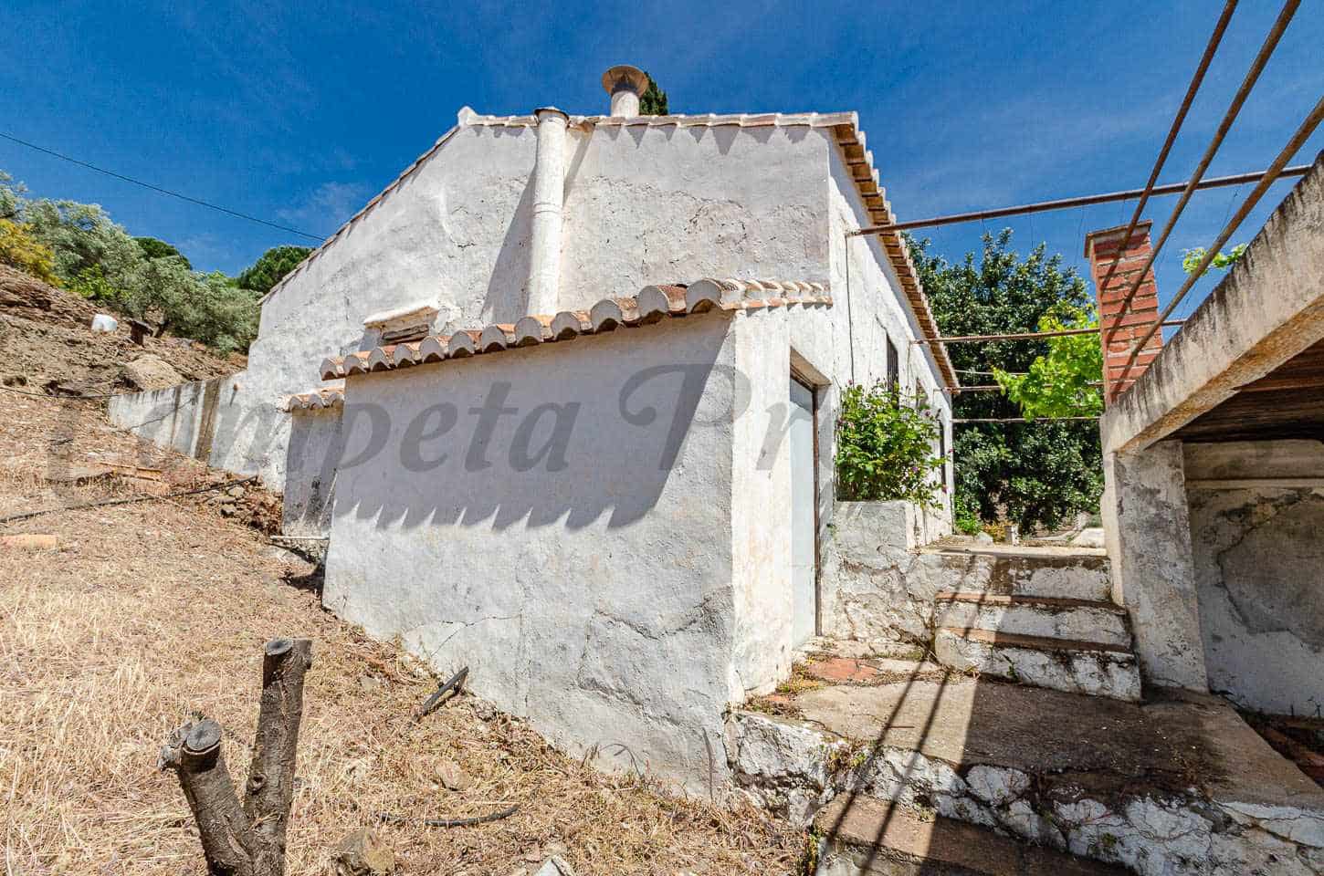 Finca/Landhuis te koop in Competa met garage - € 480.000 (Ref: 9861157)