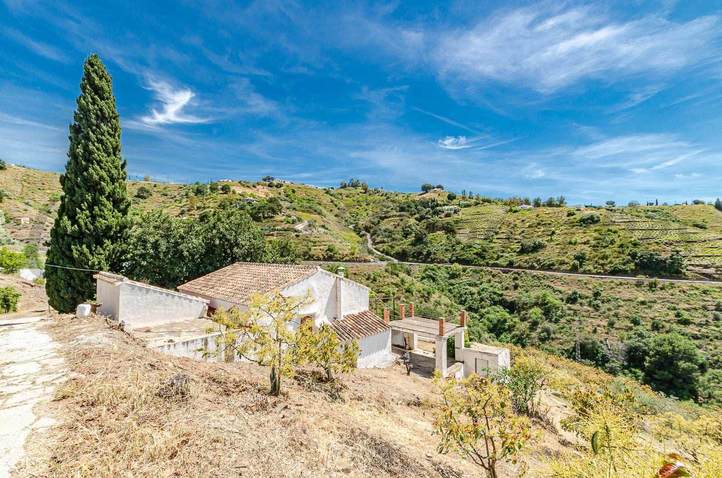 Finca/Landhuis te koop in Competa met garage - € 480.000 (Ref: 9861157)