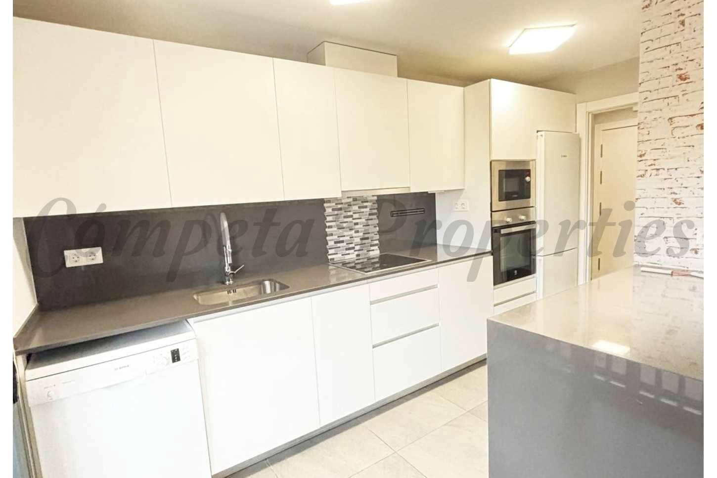 2 soverom Leilighet til salgs i Almunecar med svømmebasseng garasje - € 310 000 (Ref: 9867288)