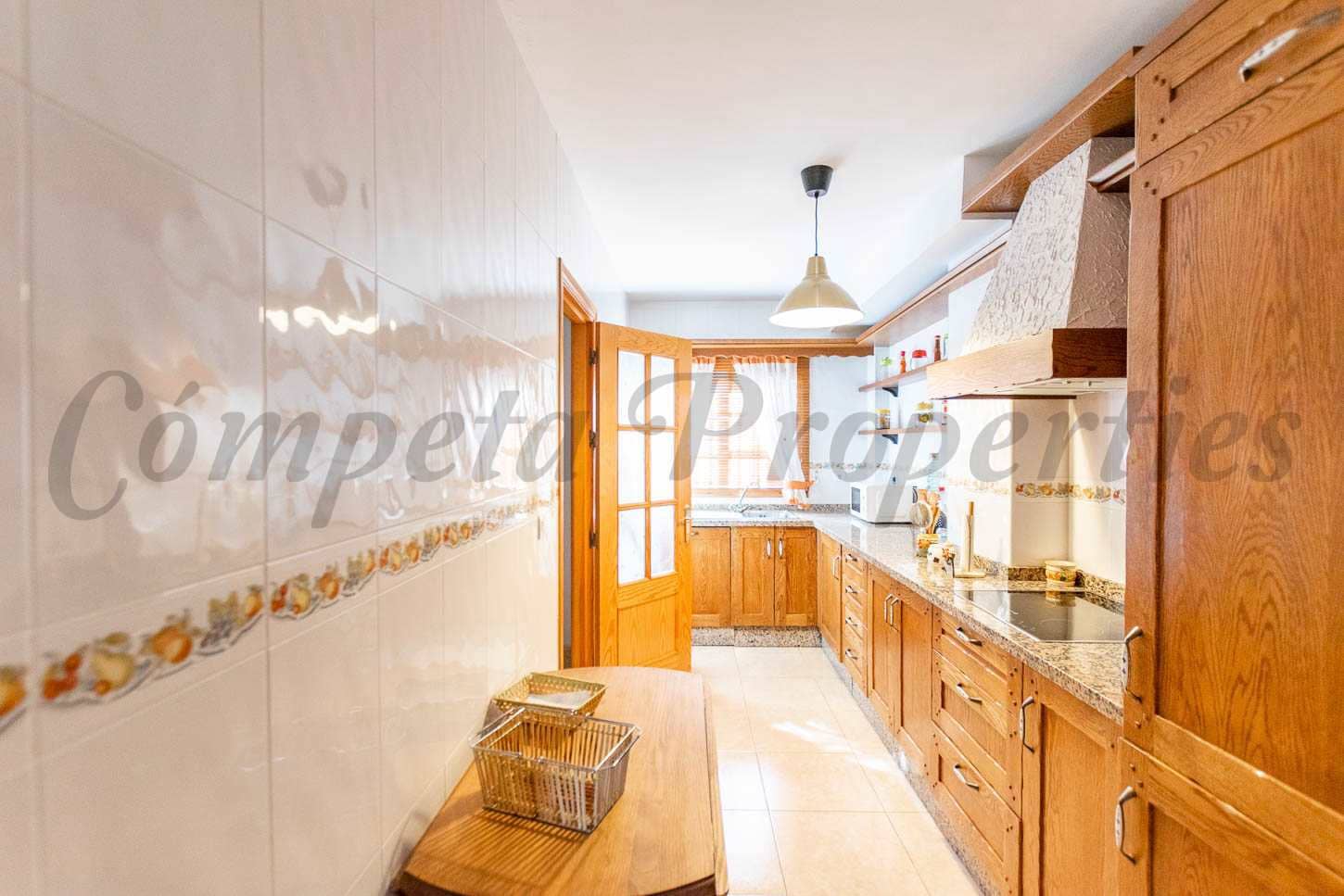 3 makuuhuone Omakotitalo vuokrattavana paikassa Competa mukana 
autotalli - 1 000 € (Ref: 9872285)
