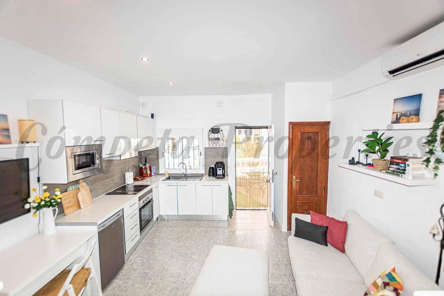 1 soverom Studio til salgs i Nerja med svømmebasseng garasje - € 185 000 (Ref: 9885211)