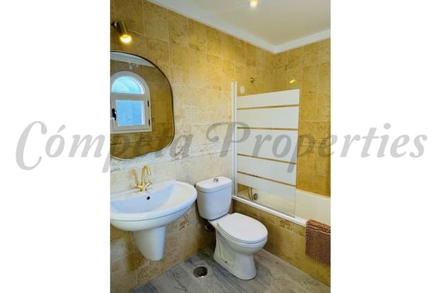 Apartamento de 3 habitaciones en Torrox-Costa, Torrox en venta con piscina garaje - 389.000 € (Ref: 9889403)