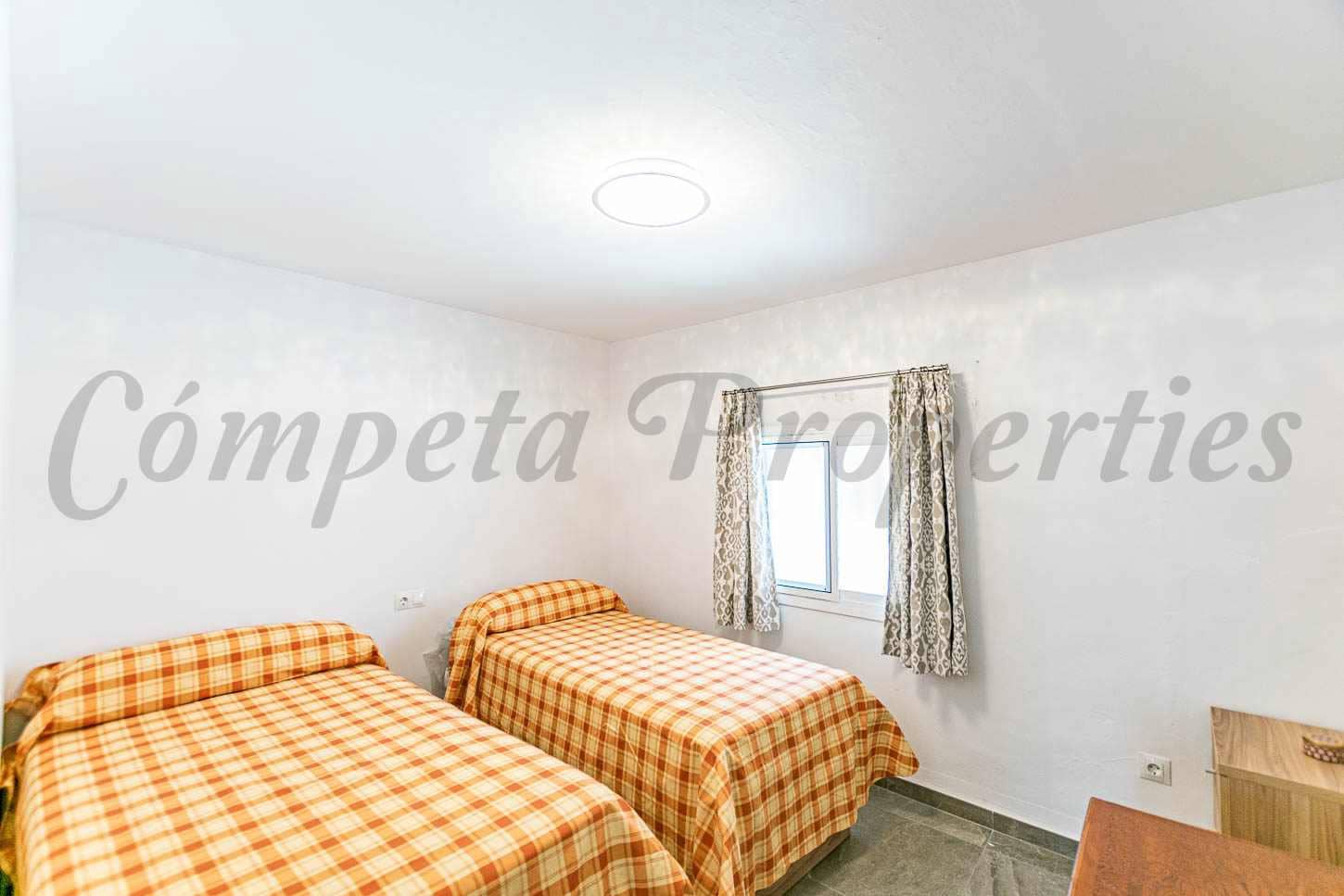 2 quarto Casa em Banda para arrendar em Corumbela - 500 € (Ref: 9892665)