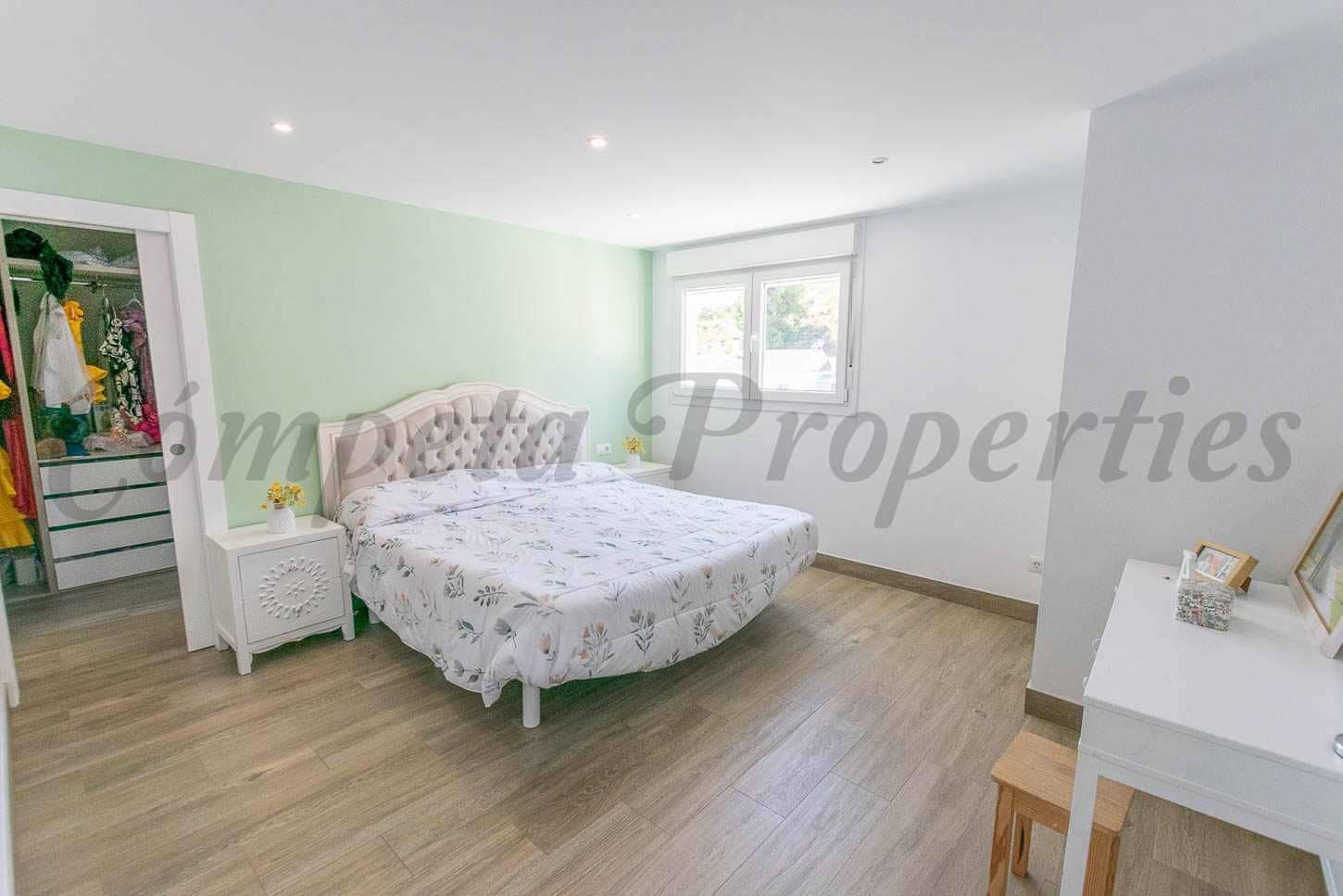 4 slaapkamer Huis te koop in Competa - € 445.000 (Ref: 9899802)