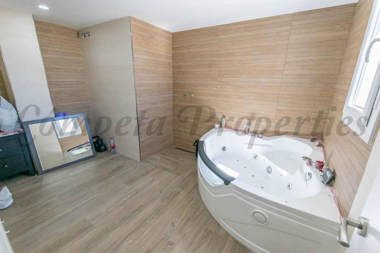 4 slaapkamer Huis te koop in Competa - € 445.000 (Ref: 9899802)