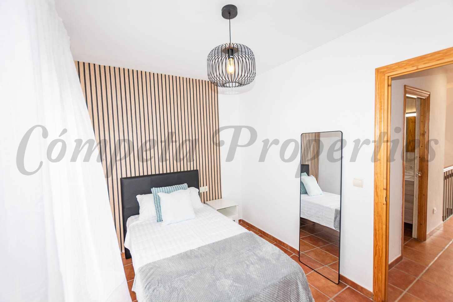4 bedroom Townhouse for rent in Frigiliana - € 1,400 (Ref: 9901366)