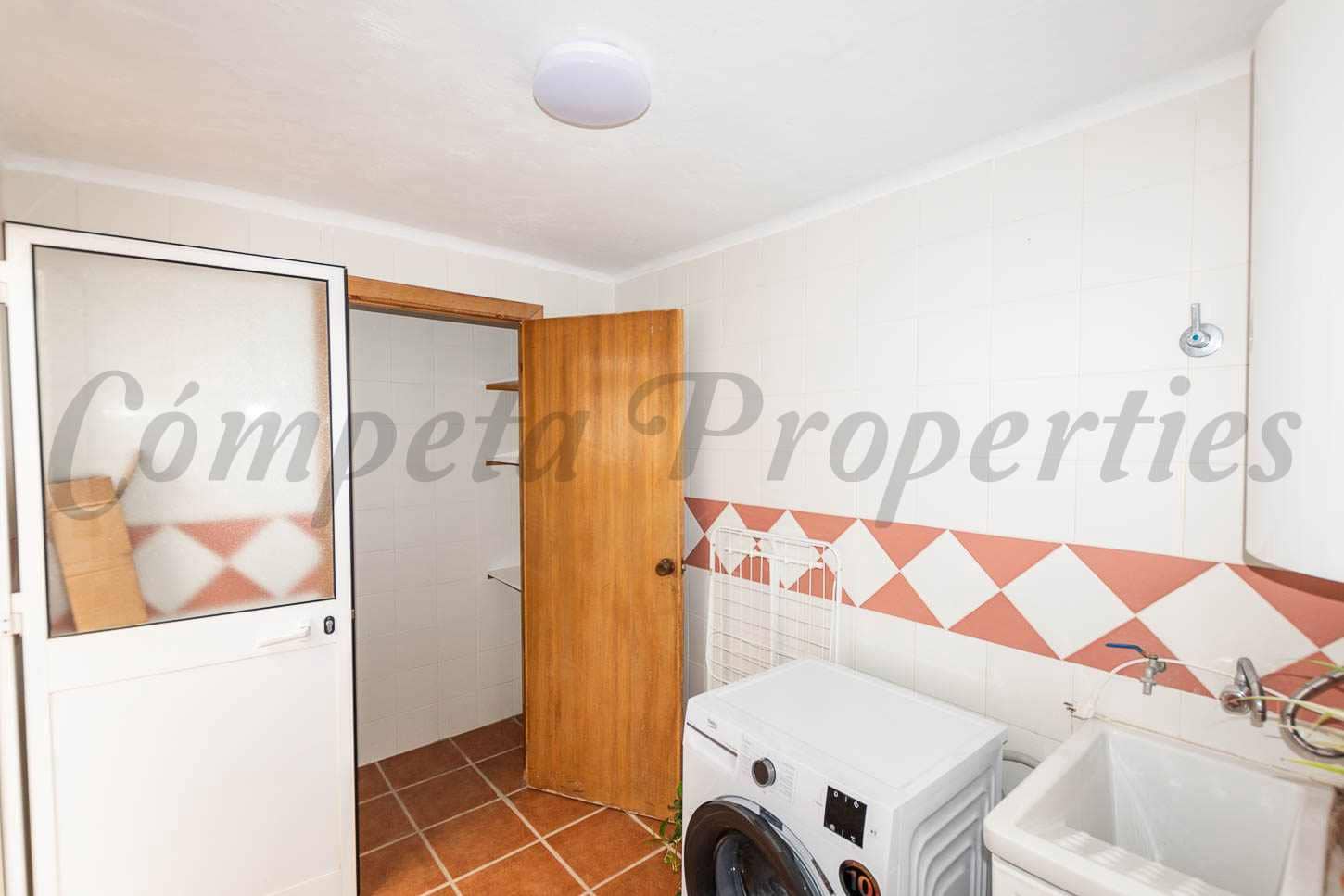 4 bedroom Townhouse for rent in Frigiliana - € 1,400 (Ref: 9901366)