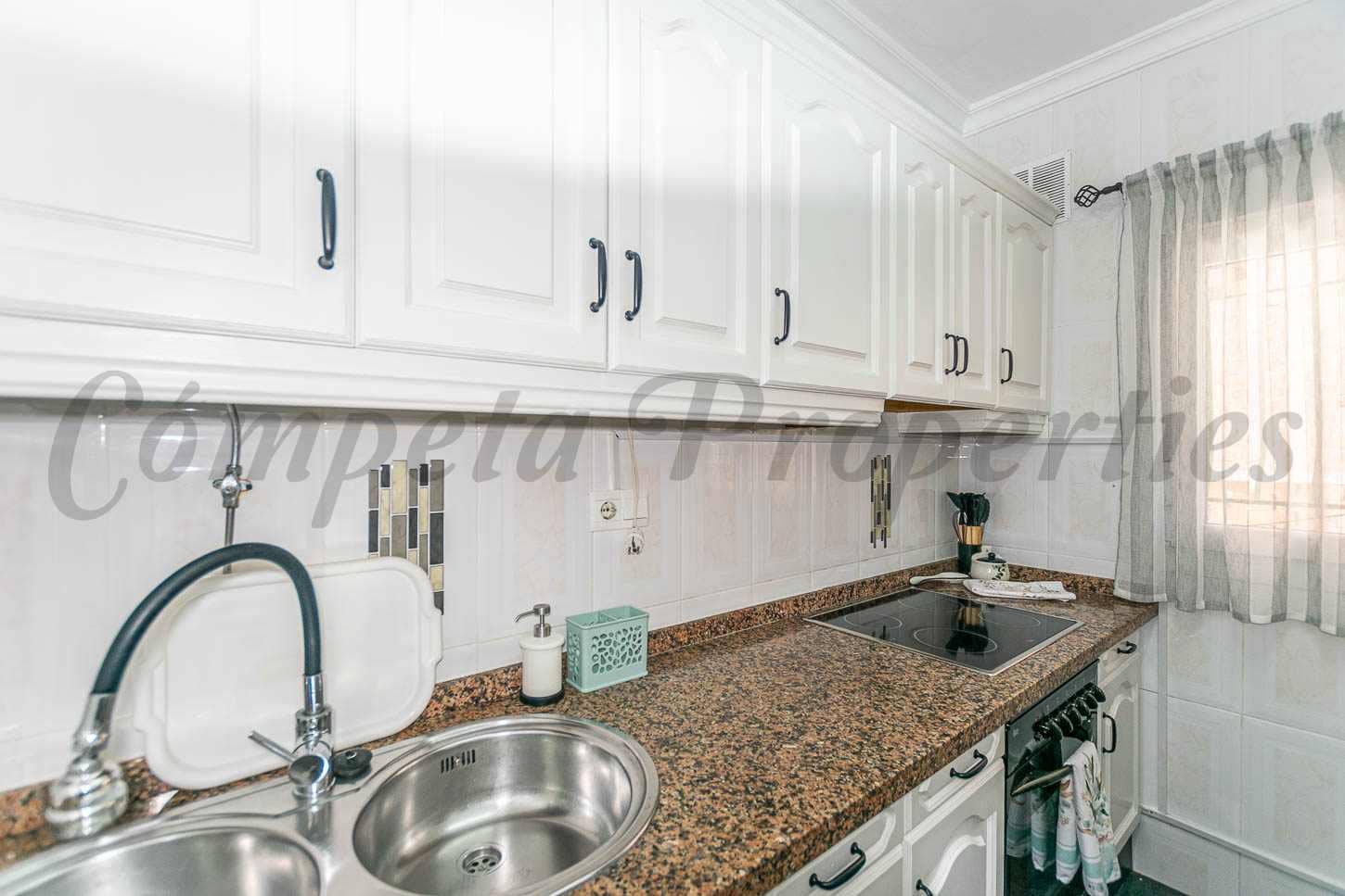 4 slaapkamer Huis te huur in Sayalonga - € 1.100 (Ref: 9911802)