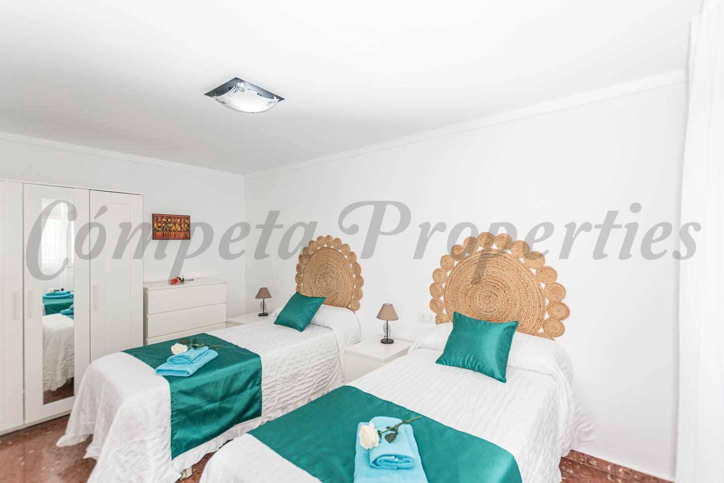 4 slaapkamer Huis te huur in Sayalonga - € 1.100 (Ref: 9911802)