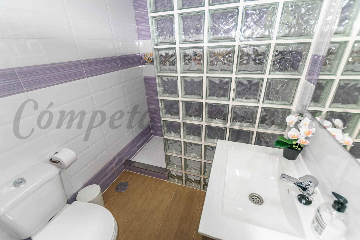 4 slaapkamer Huis te huur in Sayalonga - € 1.100 (Ref: 9911802)