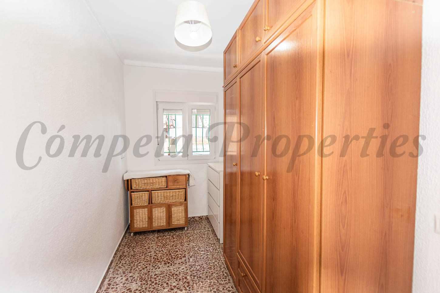 4 slaapkamer Huis te huur in Sayalonga - € 1.100 (Ref: 9911802)